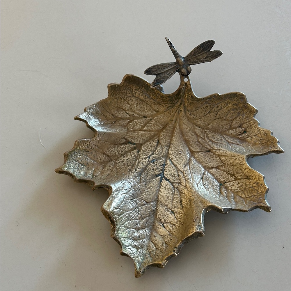 Vintage Brass Leaf-Shaped Decorative Tray with Dragonfly - Picture 4 of 6
